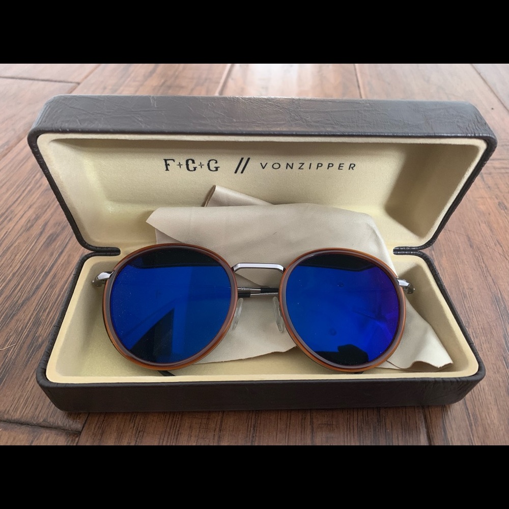 Brand new sun glasses